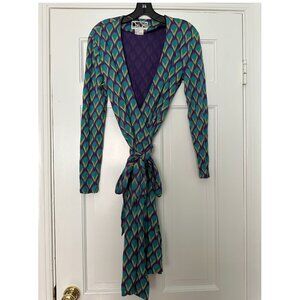 DIANE VON FURSTENBERG SILK PEACOCK PRINT WRAP DRESS — 90s REVIVAL, 10 (Modern 8)